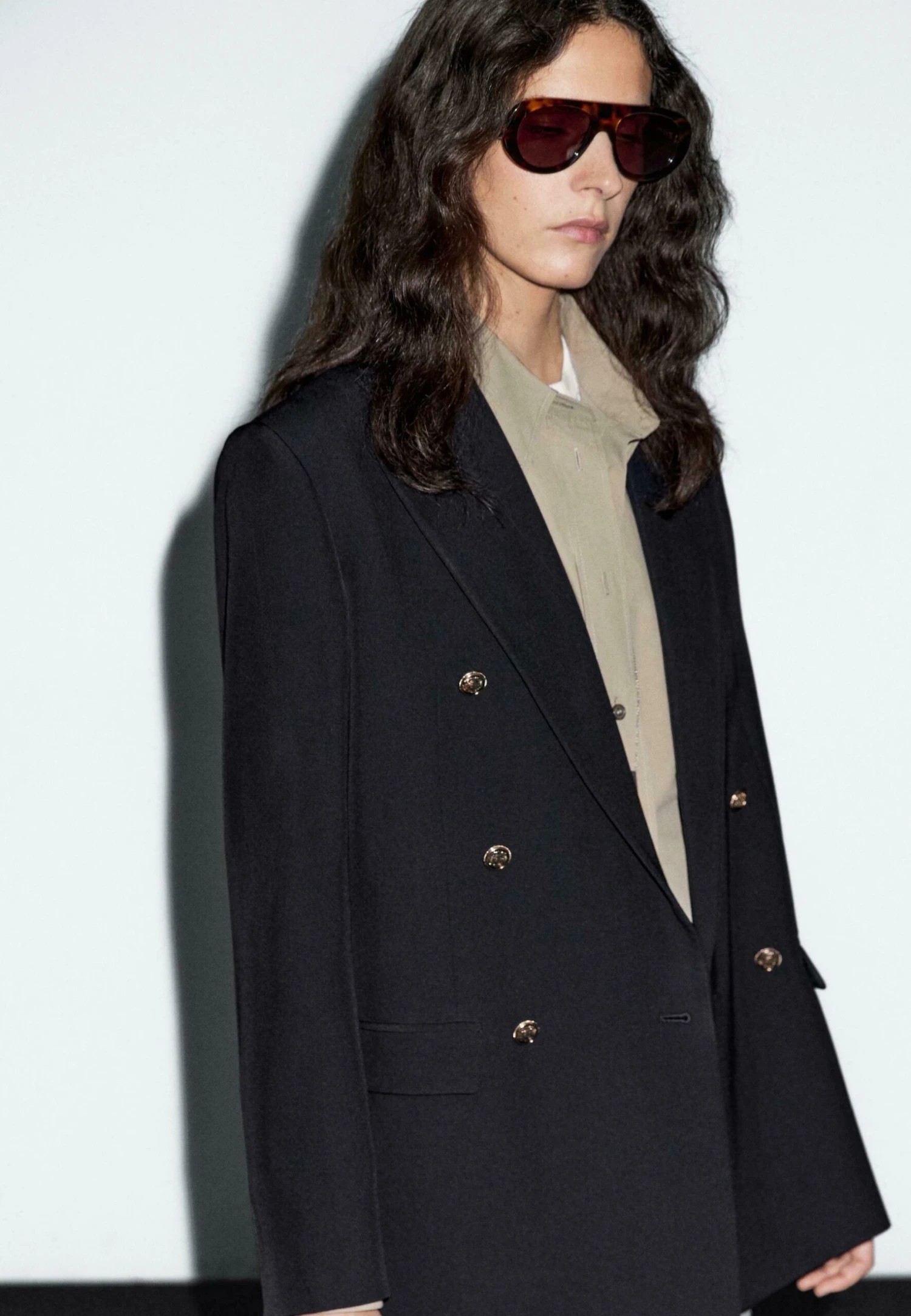 Massimo Dutti DOUBLE-BREASTED WITH GOLD RHINESTONE BUTTONS - Blazer - Dark Blue 6 Massimo Dutti DOUBLE-BREASTED WITH GOLD RHINESTONE BUTTONS - Blazer - Dark Blue - Image 4