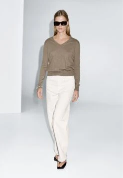 Massimo Dutti LONG SLEEVES WITH V-NECK - Jumper - Green 21 Massimo Dutti LONG SLEEVES WITH V-NECK - Jumper - Green -Massimo Dutti Shop 370a35dfef2647fe9ab25e11fc4768e1