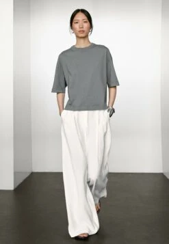 Massimo Dutti SHORT SLEEVE WITH CREW NECK - Basic T-shirt - Blue 11 Massimo Dutti SHORT SLEEVE WITH CREW NECK - Basic T-shirt - Blue -Massimo Dutti Shop 3770ce8f1a2d45d99c595b9329b73954