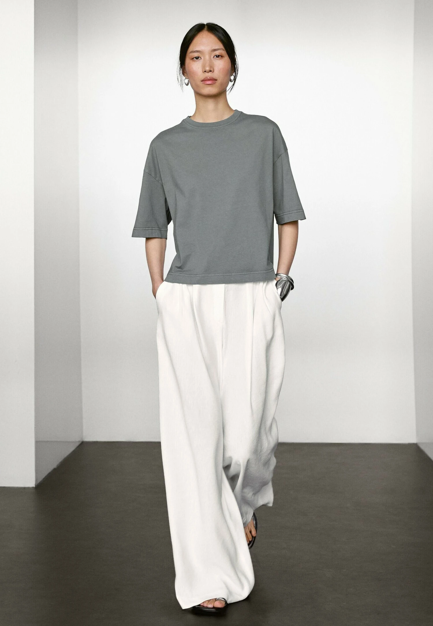 Massimo Dutti SHORT SLEEVE WITH CREW NECK - Basic T-shirt - Blue 5 Massimo Dutti SHORT SLEEVE WITH CREW NECK - Basic T-shirt - Blue - Image 3