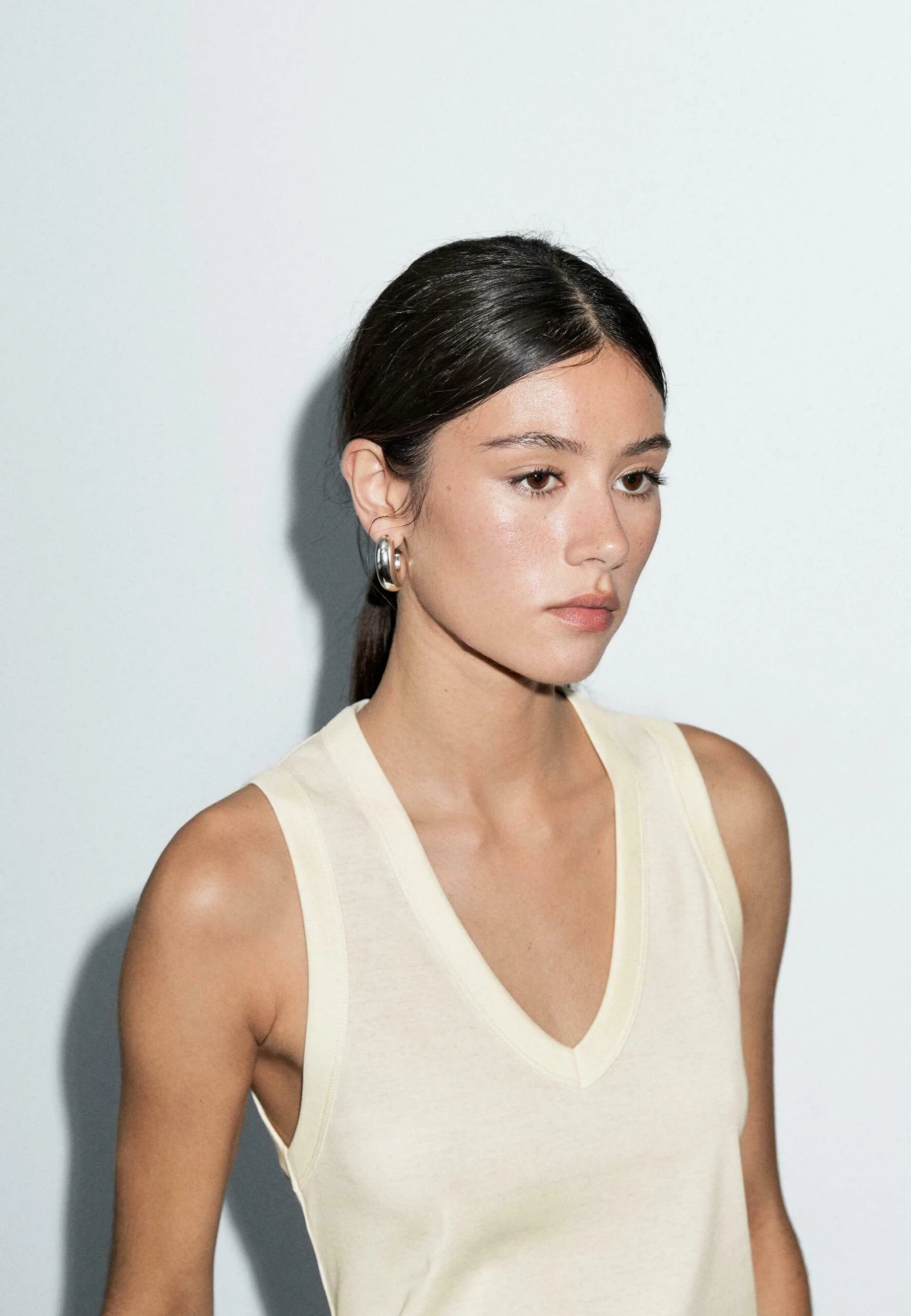 Massimo Dutti V-NECK SLEEVELESS - Basic T-shirt - Yellow 5 Massimo Dutti V-NECK SLEEVELESS - Basic T-shirt - Yellow - Image 3