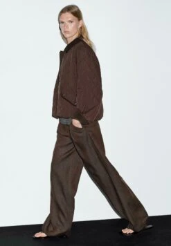 Massimo Dutti SHORT LIGHTWEIGHT WITH CORDUROY DETAIL - Light Jacket - Bordeaux 17 Massimo Dutti SHORT LIGHTWEIGHT WITH CORDUROY DETAIL - Light Jacket - Bordeaux -Massimo Dutti Shop 37fa4789951144f78965e9c837375a06