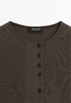Massimo Dutti SHORT SLEEVE WITH CHEST DETAIL - Basic T-shirt - Dark Brown 14 Massimo Dutti SHORT SLEEVE WITH CHEST DETAIL - Basic T-shirt - Dark Brown -Massimo Dutti Shop 3aecb3c522e043e9b219027451b56412