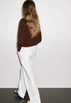 Massimo Dutti BUTTONED LONG SLEEVE WITH CREW NECK - Cardigan - Bordeaux 20 Massimo Dutti BUTTONED LONG SLEEVE WITH CREW NECK - Cardigan - Bordeaux -Massimo Dutti Shop 3ba7f3f263ef48269b245ab0afb480d9