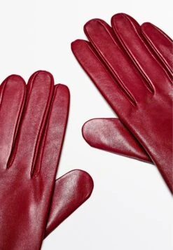 Massimo Dutti Gloves - Red -Massimo Dutti Shop 3d1886ac137f4b2d90a3faecd7547f30