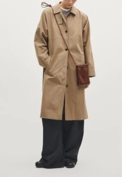 Massimo Dutti SHOULDER - Cross Body Bag - Dark Brown -Massimo Dutti Shop 3d8ff5a5694b40f2b9ae0e0b0f90b123