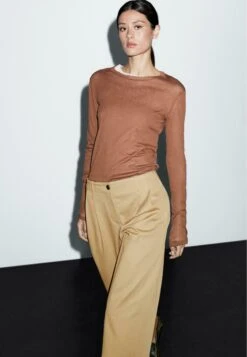 Massimo Dutti WIDE-LEG WITH DARTED DETAIL - Trousers - Camel -Massimo Dutti Shop 3e080bd09f2d46f5bc9c72061b218259