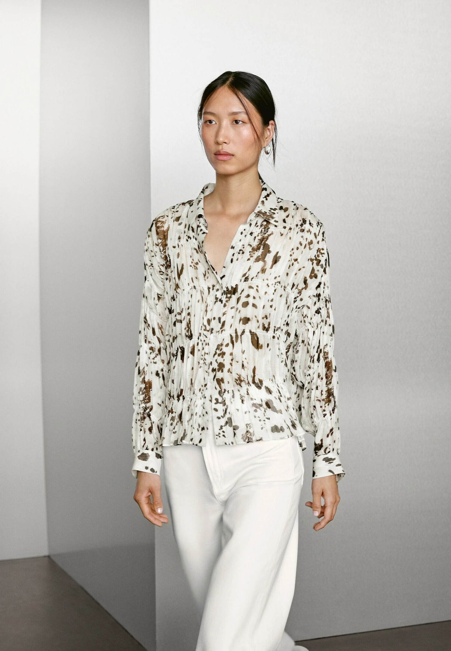 Massimo Dutti ANIMAL PRINT GARMENT WITH GATHERED DETAIL - Button-down Blouse - Beige 3 Massimo Dutti ANIMAL PRINT GARMENT WITH GATHERED DETAIL - Button-down Blouse - Beige