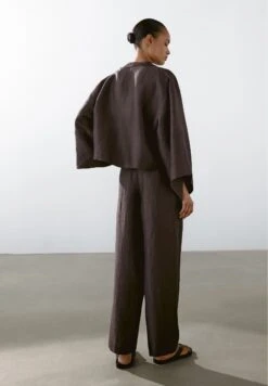 Massimo Dutti FLOWING WITH DARTS - Trousers - Mottled Bordeaux -Massimo Dutti Shop 3e4e71fa995541ce8a2af15a36e431fd