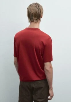 Massimo Dutti SHORT SLEEVE WITH CREW NECK - Basic T-shirt - Red 18 Massimo Dutti SHORT SLEEVE WITH CREW NECK - Basic T-shirt - Red -Massimo Dutti Shop 3e6d84945a174c6b855d4349ecddd29f