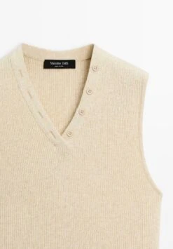 Massimo Dutti V-NECK RIBBED WITH COLLAR DETAIL - Top - Beige 24 Massimo Dutti V-NECK RIBBED WITH COLLAR DETAIL - Top - Beige -Massimo Dutti Shop 3eee87775b714d0aa3a05eb3c6c2b17e