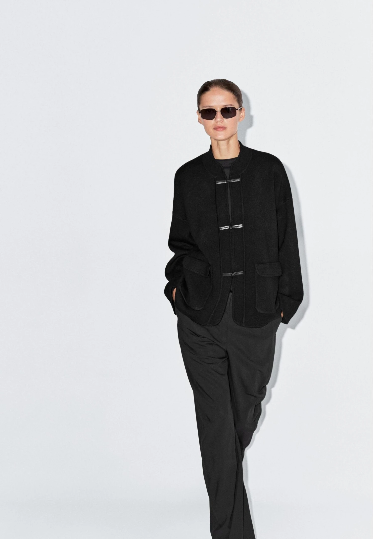 Massimo Dutti STANDING COLLAR WITH BUTTON DETAILS - Cardigan - Black 7 Massimo Dutti STANDING COLLAR WITH BUTTON DETAILS - Cardigan - Black - Image 5