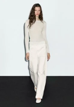 Massimo Dutti CREW NECK LONG SLEEVE TEXTURED - Long Sleeved Top - Light Yellow 14 Massimo Dutti CREW NECK LONG SLEEVE TEXTURED - Long Sleeved Top - Light Yellow -Massimo Dutti Shop 3f9e2bb56da144db92cb36cc1365e002