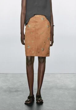 Massimo Dutti MIDI WITH RHINESTONE DETAIL - Leather Skirt - Camel -Massimo Dutti Shop 40adde7ea2aa466eba428cc500e8a77f