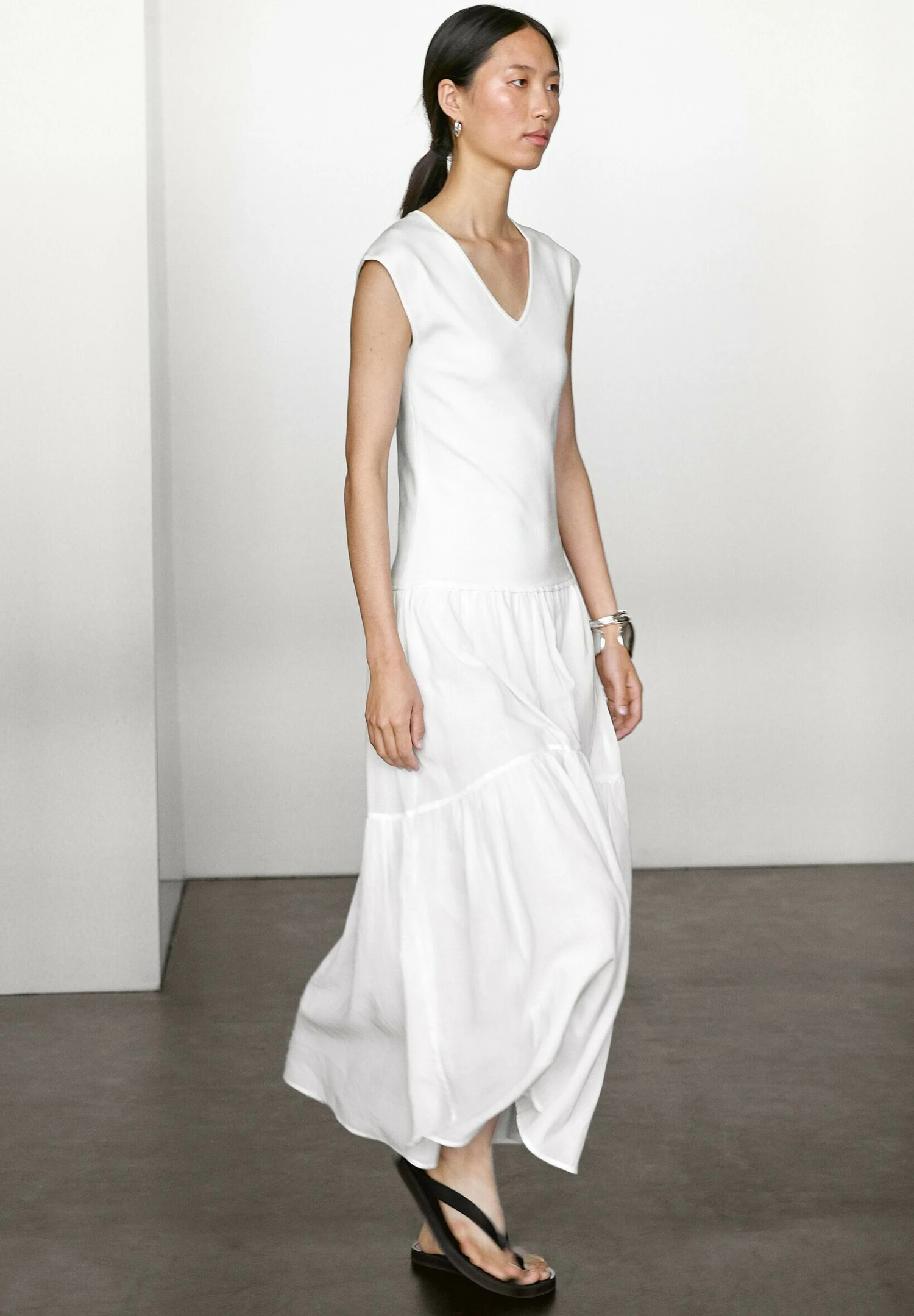Massimo Dutti LONG CONTRAST V-NECK - Maxi Dress - White 6 Massimo Dutti LONG CONTRAST V-NECK - Maxi Dress - White - Image 4