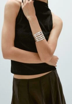 Massimo Dutti METALLIC-EFFECT HALTER NECK - Top - Black 16 Massimo Dutti METALLIC-EFFECT HALTER NECK - Top - Black -Massimo Dutti Shop 418cd8e372824a1b9933c78b6aea9953