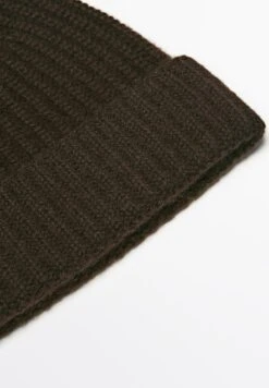 Massimo Dutti Beanie - Dark Brown -Massimo Dutti Shop 421d29d3ab6a4fc4be5ae7bf612c2077