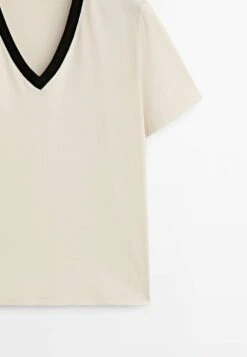 Massimo Dutti With Contrast V-Neck - Basic T-Shirt 18 Massimo Dutti With Contrast V-Neck - Basic T-Shirt -Massimo Dutti Shop 427aa42c3abc449b84726aa0866f4af2