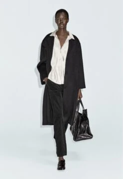 Massimo Dutti MID RISE STRAIGHT FIT - Trousers - Black