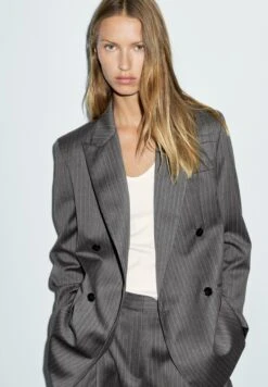 Massimo Dutti DOUBLE-BREASTED PINSTRIPE - Blazer - Grey 12 Massimo Dutti DOUBLE-BREASTED PINSTRIPE - Blazer - Grey -Massimo Dutti Shop 439a28fa0ade4d5b8908da3632ae12fb