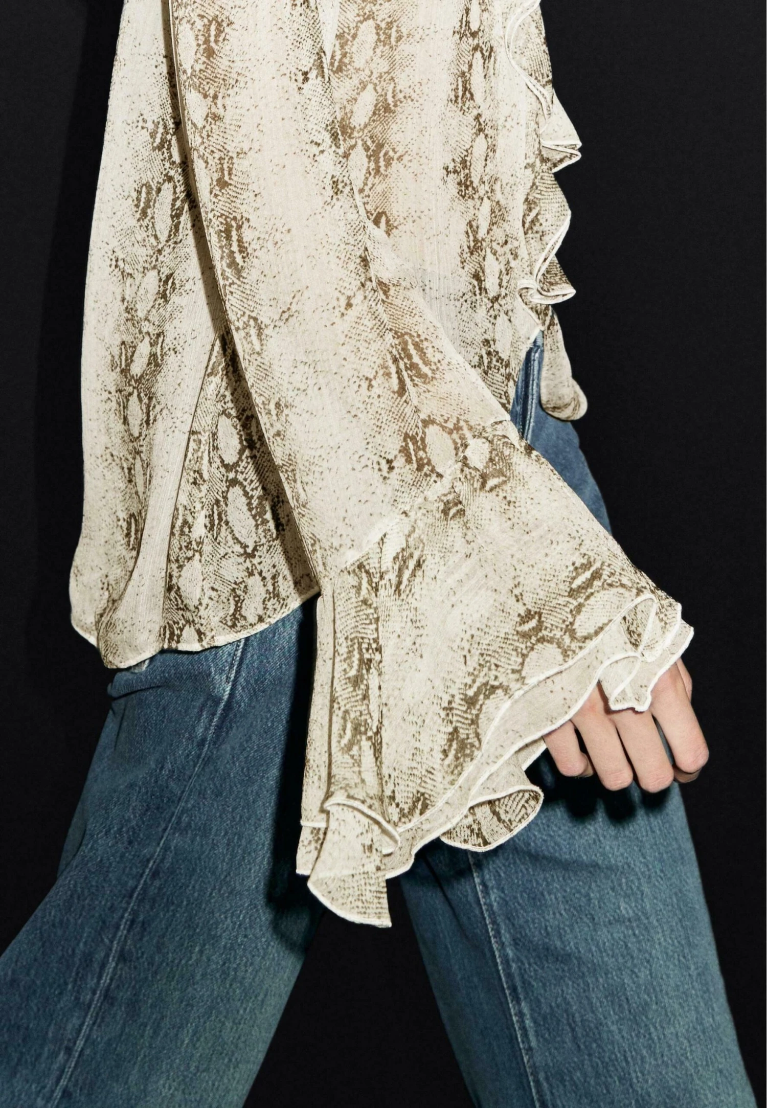 Massimo Dutti SNAKESKIN PRINT GARMENT WITH RUFFLES - Blouse - Beige 6 Massimo Dutti SNAKESKIN PRINT GARMENT WITH RUFFLES - Blouse - Beige - Image 4