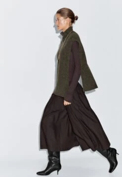 Massimo Dutti SLEEVELESS HIGH NECK SWEATER - Jumper - Mottled Dark Green -Massimo Dutti Shop 4461e35fc5d44a36b3c648252bc7d924