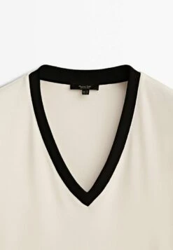 Massimo Dutti With Contrast V-Neck - Basic T-Shirt 19 Massimo Dutti With Contrast V-Neck - Basic T-Shirt -Massimo Dutti Shop 446d732f470a4f6e98af4eeeecbb8fbb