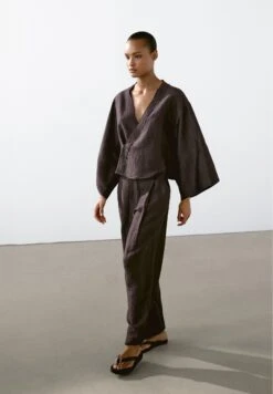 Massimo Dutti FLOWING WITH DARTS - Trousers - Mottled Bordeaux -Massimo Dutti Shop 4498c12d9dc4413f9cc81906a520df4e