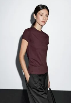 Massimo Dutti CREW NECK WITH SHORT SLEEVES - Basic T-shirt - Bordeaux -Massimo Dutti Shop 459ee28616ef4db483be6807a5984257