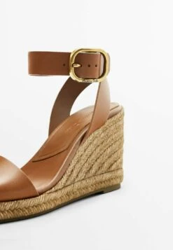 Massimo Dutti With Buckled - Wedge Sandals - Brown -Massimo Dutti Shop 46109665e2dc43e0968209663579d66d