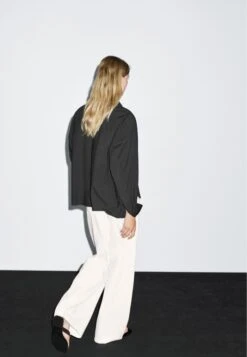 Massimo Dutti LOOSE FIT LONG SLEEVE - Button-down Blouse - Dark Grey 15 Massimo Dutti LOOSE FIT LONG SLEEVE - Button-down Blouse - Dark Grey -Massimo Dutti Shop 4658bb8665f944b886c34195dac01c69