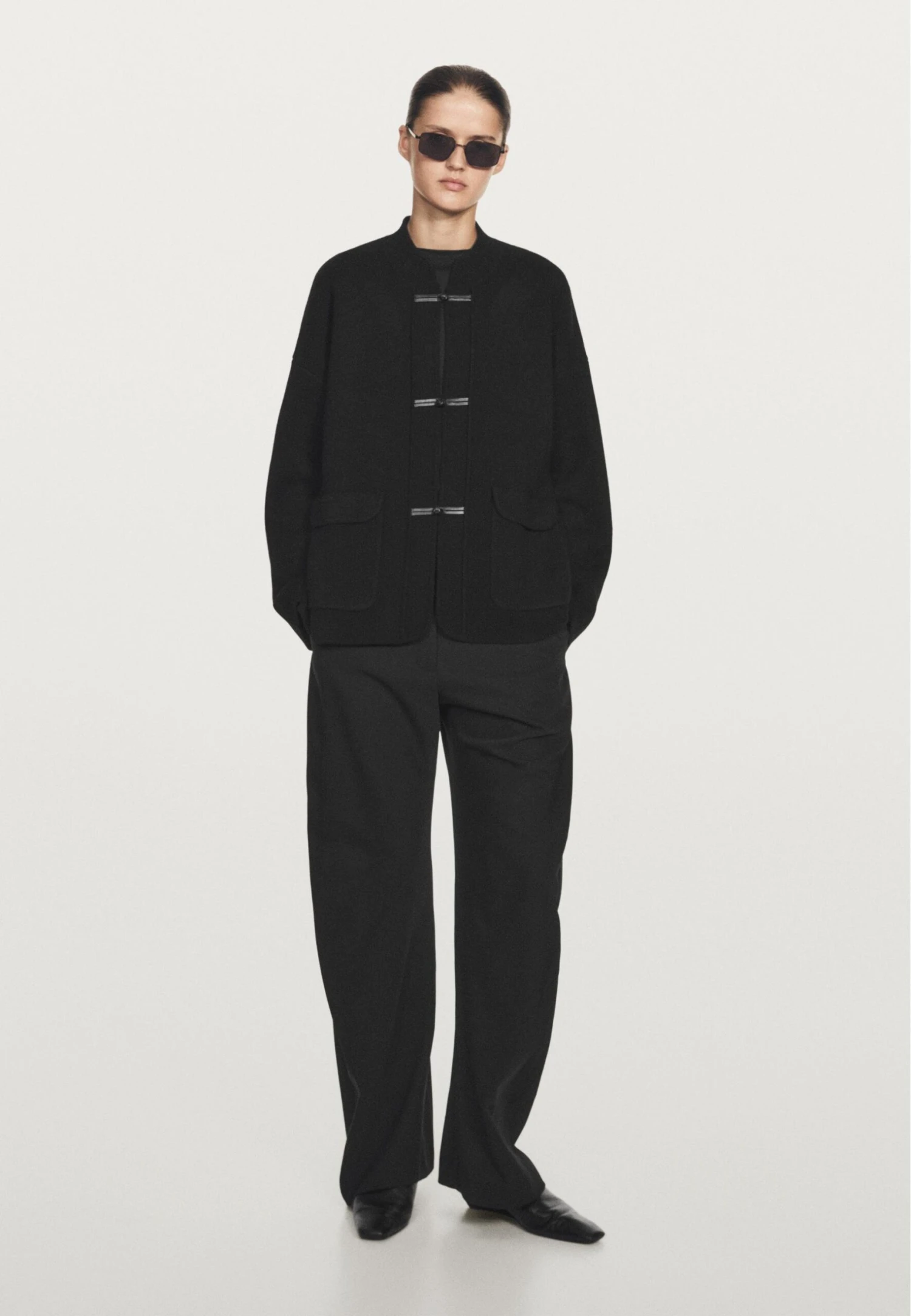 Massimo Dutti STANDING COLLAR WITH BUTTON DETAILS - Cardigan - Black 3 Massimo Dutti STANDING COLLAR WITH BUTTON DETAILS - Cardigan - Black