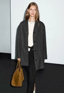 Massimo Dutti MID-LENGTH WITH LAPEL COLLAR - Classic Coat - Grey -Massimo Dutti Shop 4764b814778b4c24a5eeb3337a35c720