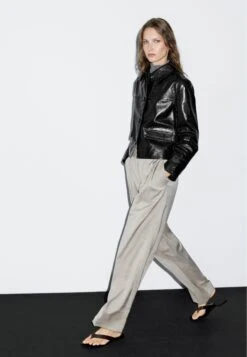 Massimo Dutti CROPPED - Leather Jacket - Black -Massimo Dutti Shop 48374afc09f04c94b1ecdc6db0a69f6e