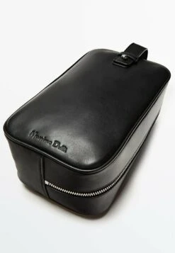 Massimo Dutti With Zip - Wash Bag - Black -Massimo Dutti Shop 48d5f0bbee3f44f4888ebf1f9e006460