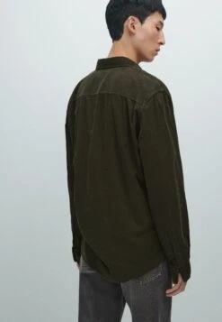 Massimo Dutti REGULAR FIT NEEDLECORD - Shirt - Mottled Dark Green -Massimo Dutti Shop 49561b4df1fb42ce8e05f6fe94605285