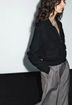 Massimo Dutti ZIP-UP HIGH COLLAR - Cardigan - Dark Blue 16 Massimo Dutti ZIP-UP HIGH COLLAR - Cardigan - Dark Blue -Massimo Dutti Shop 498c6833b31742159c91f530d17364ca