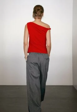 Massimo Dutti DRAPED WITH KNOT DETAIL - Top - Red 14 Massimo Dutti DRAPED WITH KNOT DETAIL - Top - Red -Massimo Dutti Shop 49d9415606f14fa1aae4efd1c0e051b6