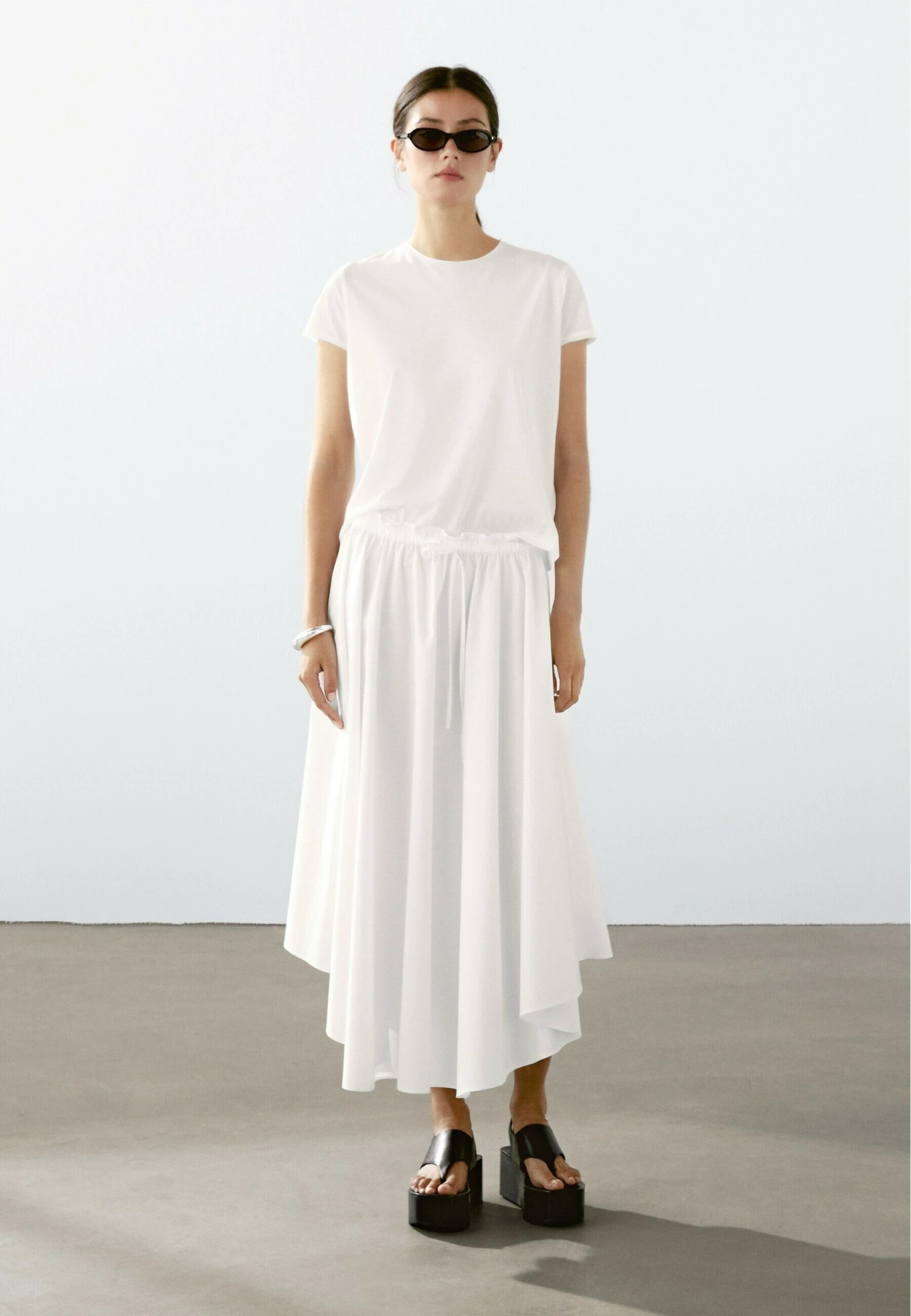 Massimo Dutti FLOWING SHORT SLEEVE WITH CREW NECK - Basic T-shirt - White 3 Massimo Dutti FLOWING SHORT SLEEVE WITH CREW NECK - Basic T-shirt - White