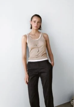 Massimo Dutti DOUBLE-STRAP WITH ROUND NECK - Basic T-shirt - Beige 15 Massimo Dutti DOUBLE-STRAP WITH ROUND NECK - Basic T-shirt - Beige -Massimo Dutti Shop 4aa70f8f9d954d54ad8817a88ce2dda6