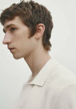 Massimo Dutti Textured With Buttons - Cardigan - Beige -Massimo Dutti Shop 4b4c3293b0ab433291561f84d5639e87