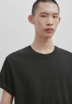 Massimo Dutti Studio -Short Sleeve - Basic T-Shirt - Black 17 Massimo Dutti Studio -Short Sleeve - Basic T-Shirt - Black -Massimo Dutti Shop 4b572245c58c421fa451d4bb37729d86