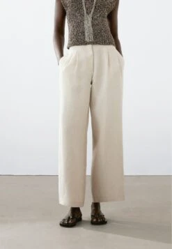 Massimo Dutti MID-WAIST WITH DOUBLE DARTS - Trousers - BEIGE