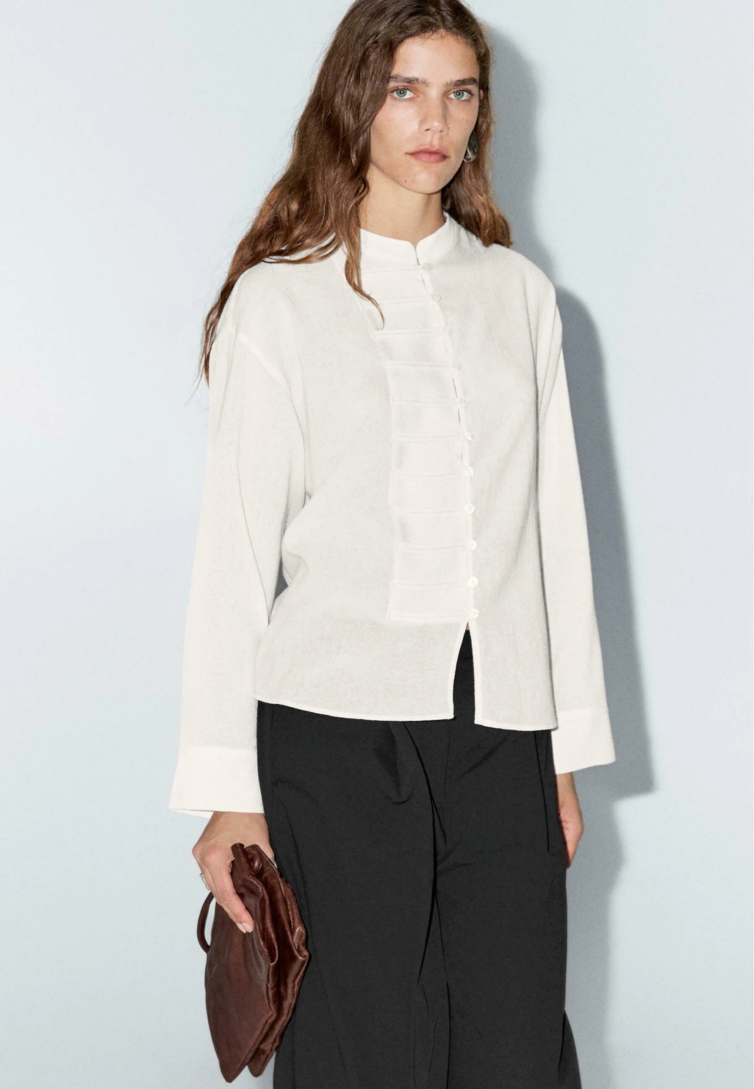 Massimo Dutti ROUND-NECK WITH BUTTON DETAILS - Button-down Blouse - Beige 3 Massimo Dutti ROUND-NECK WITH BUTTON DETAILS - Button-down Blouse - Beige