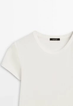 Massimo Dutti SHORT SLEEVE WITH TRIM DETAILS - Basic T-shirt - WHITE 19 Massimo Dutti SHORT SLEEVE WITH TRIM DETAILS - Basic T-shirt - WHITE -Massimo Dutti Shop 4d32792691324c4d9f4db272f6262581
