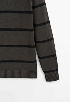 Massimo Dutti Colour Block Crew Neck- Jumper - Dark Grey 19 Massimo Dutti Colour Block Crew Neck- Jumper - Dark Grey -Massimo Dutti Shop 4d40f12c01a340629cfd0ccf444f66a2