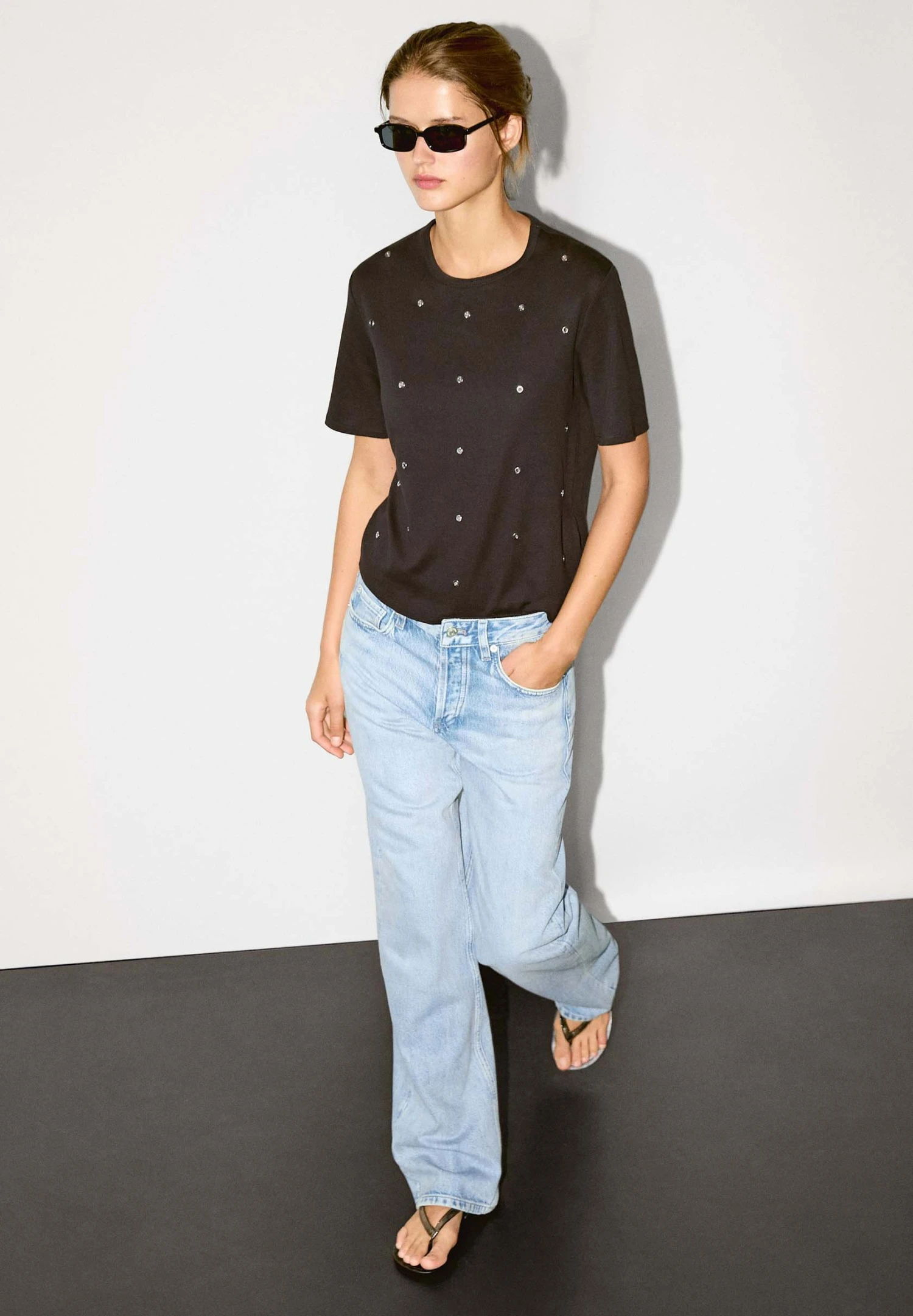 Massimo Dutti OVERSIZED WITH EYELETS - Print T-shirt - Dark Brown 4 Massimo Dutti OVERSIZED WITH EYELETS - Print T-shirt - Dark Brown - Image 2