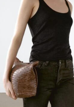 Massimo Dutti STRAPPY CREW NECK - Top - Black -Massimo Dutti Shop 4dccecd3f9484fcaa5cdf7638ec94a14