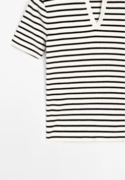 Massimo Dutti STRIPED JOHNNY COLLAR - Polo Shirt - White 21 Massimo Dutti STRIPED JOHNNY COLLAR - Polo Shirt - White -Massimo Dutti Shop 4e339e828ba848c4b65ed0485eaaf875