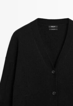 Massimo Dutti BUTTONED OVERSIZE WITH V-NECK - Cardigan - Black 23 Massimo Dutti BUTTONED OVERSIZE WITH V-NECK - Cardigan - Black -Massimo Dutti Shop 4efbc97c319d4673bbc057597107699a